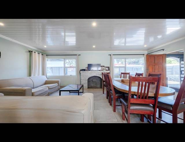 4 BEDROOM HOUSE FOR SALE IN UITSIG